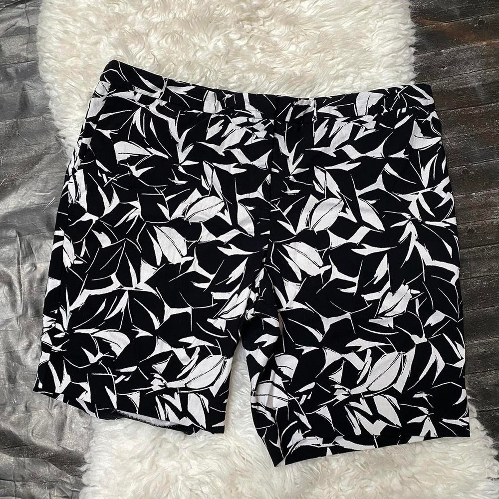 MARIO SERRANI WOMEN'S ITALY BLACK WHITE LEAF PRINT BERMUDA SHORTS SUMMER BASIC